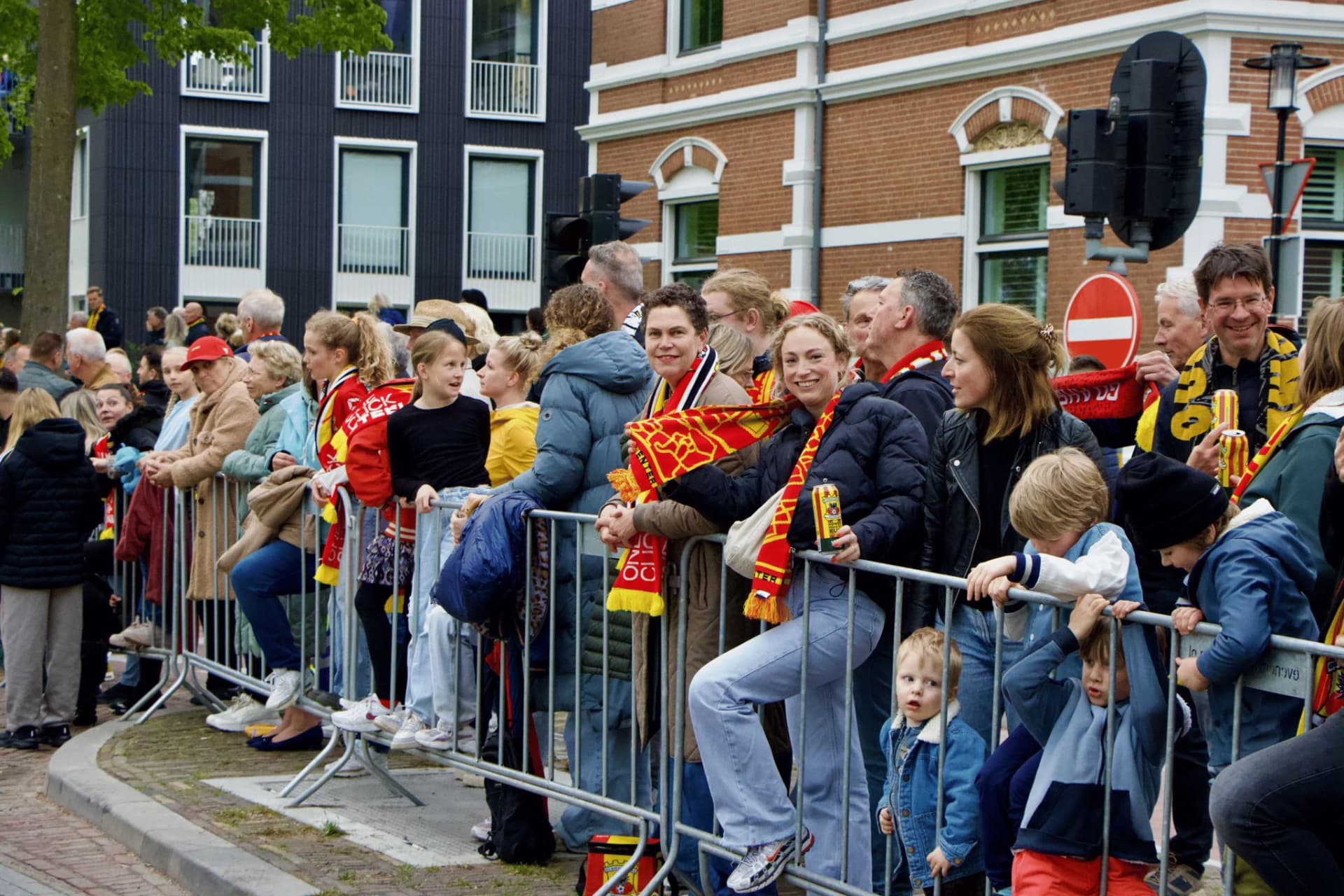 Straatfotografie huldiging Go Ahead Eagles